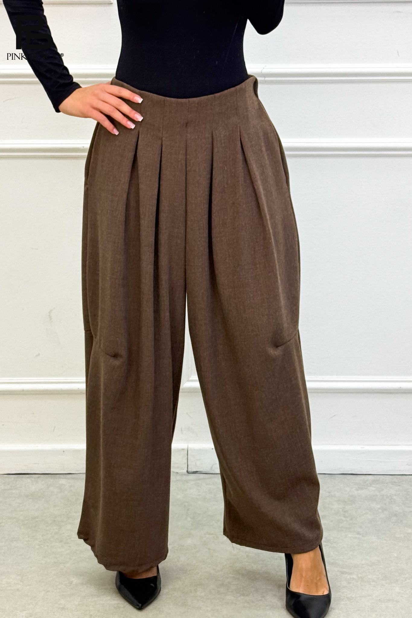 Wide‑Leg Pleated Trousers