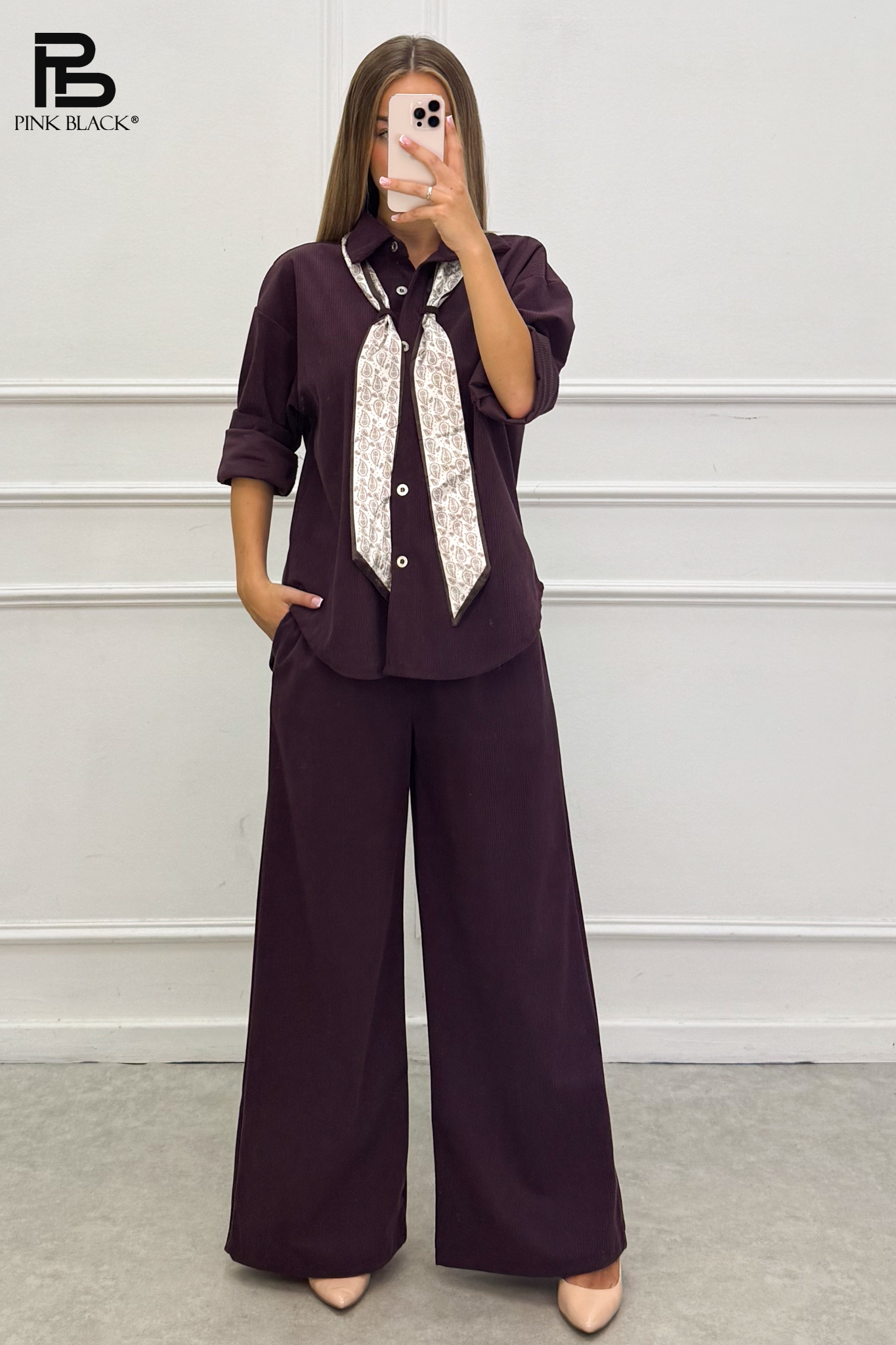 Relaxed Set with Wide-Leg Trousers