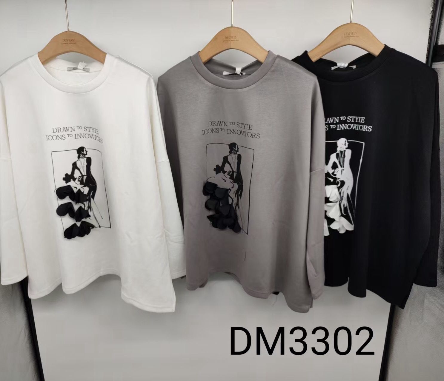 Oversize Top with 3D Application