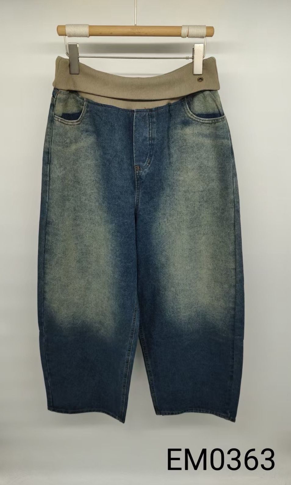 Wide‑Leg Elastic Waist Jeans