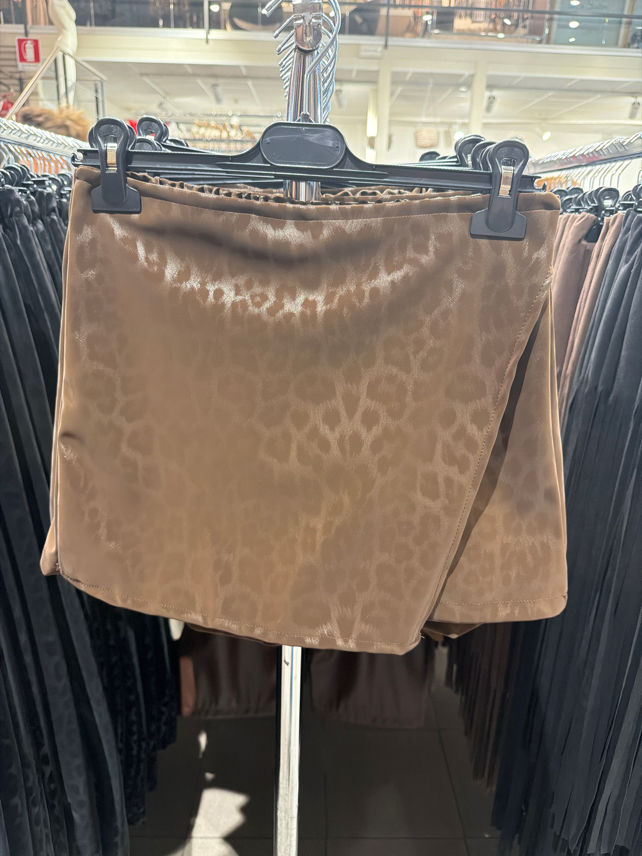 Skort in Leopard Print