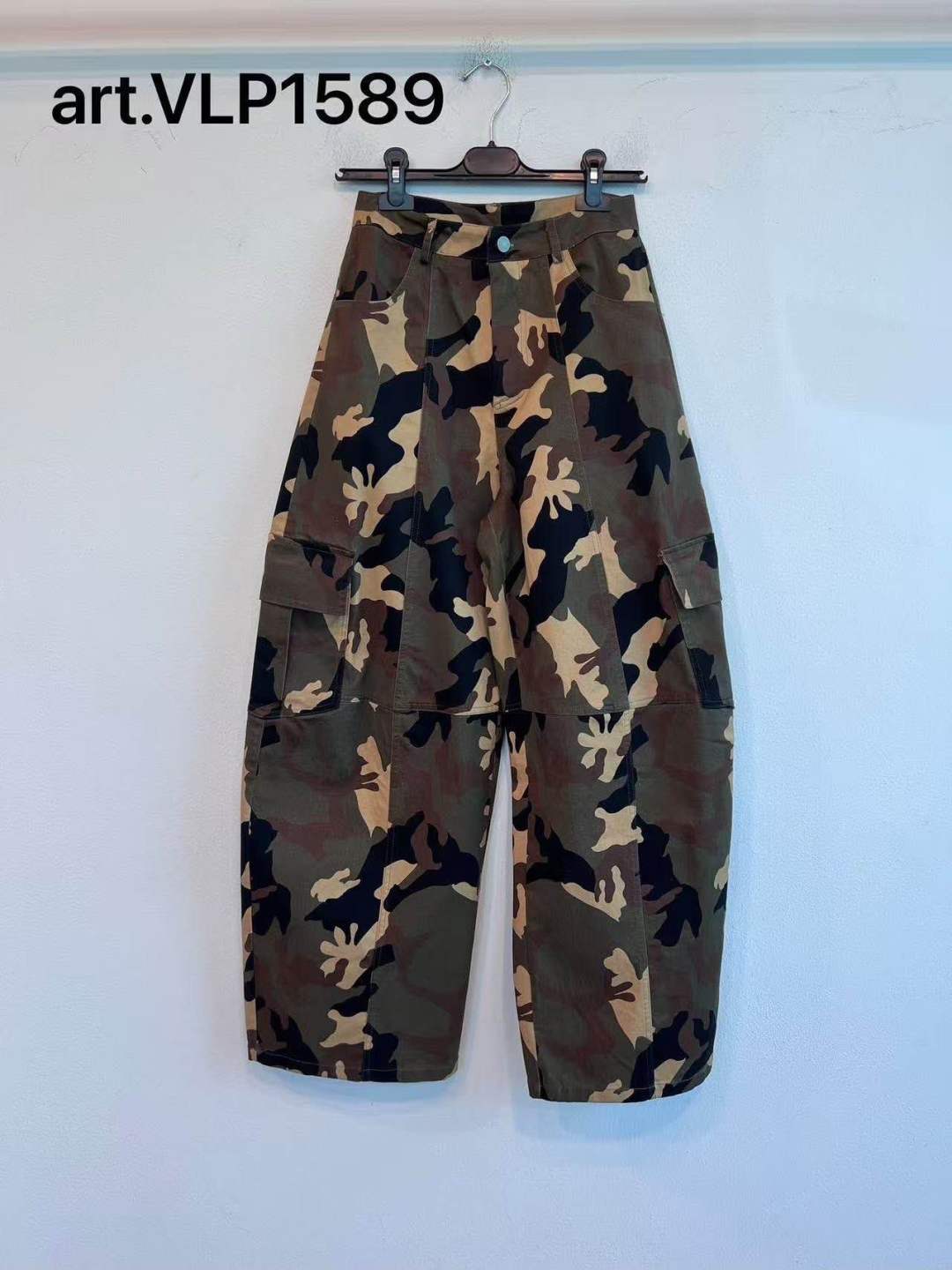 Relaxed Cargo Trousers