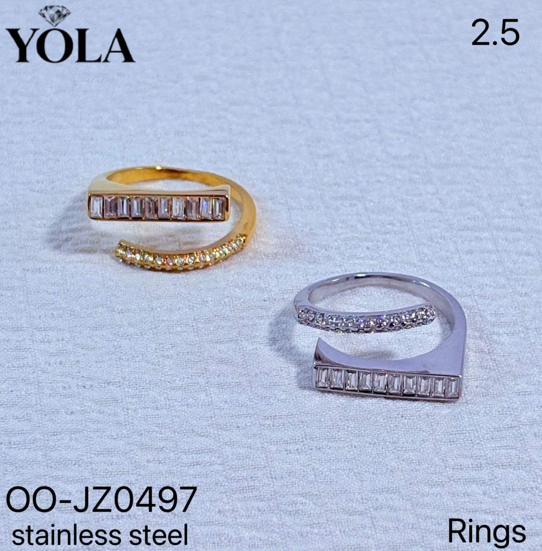 Geometric Ring with Cubic Zirconia