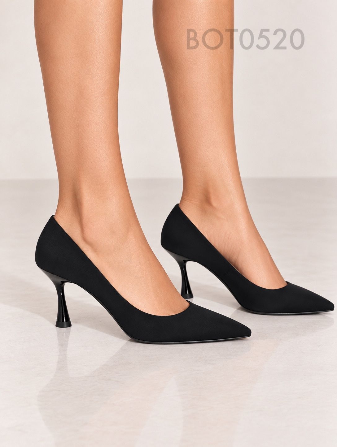 Pointed Pump with Tulip Heel