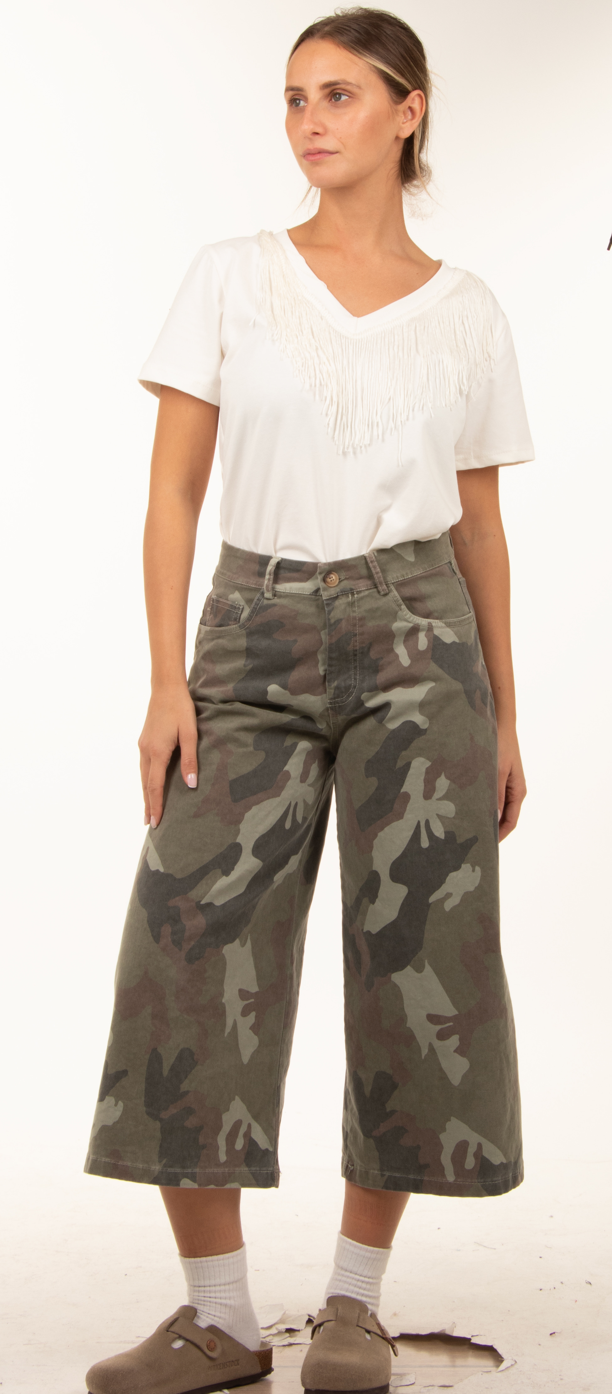 Wide 7/8 Cargo-Style Trousers in Camouflage