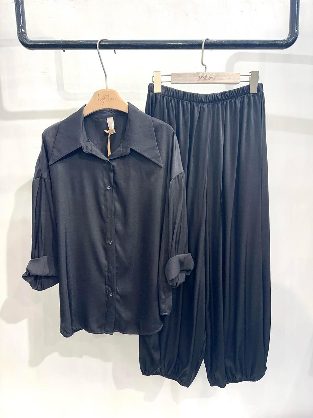 Relaxed Oversize Shirt with Classic Collar