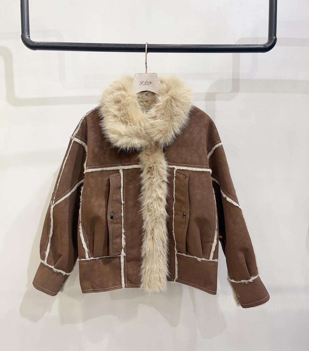Relaxed Jacket with Collar